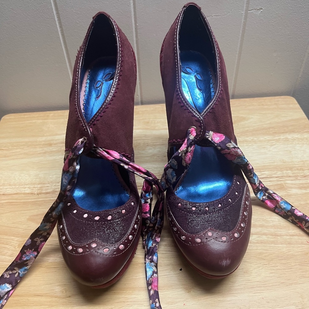 Suede Oxford Heel